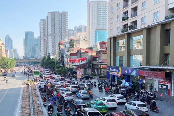 Cận cảnh cao ốc góp phần “nhấn chìm” con đường BT đầu tiên của Hà Nội