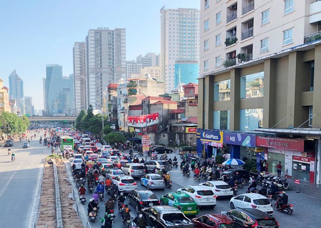 Cận cảnh cao ốc góp phần "nhấn chìm" con đường BT đầu tiên của Hà Nội